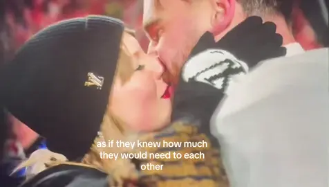 in loveeee😭 #taylorswift #traviskelce #ts12 #chiefs #newheightspodcast 