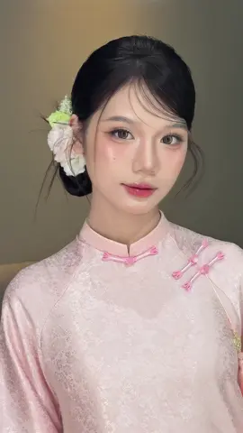 Lại là mình vs sự flop này đây😀 nhưng ksao cdau của mình nhìn thấy layout xinh xỉu này là dc. Với yêu cầu của hầu hết mọi cdau: xinh trẻ, nhẹ nhàng nhưng vẫn nổi bật lại chịu được sức nóng của mùa hè thì đây là 1 layout rất phù hợp để mng tham khảo nè🤍#xuhuongtiktok #búi_tóc #buitocaodai #áodài #xhhhhhhhhhhhhhhhhhhhhhhh #codau