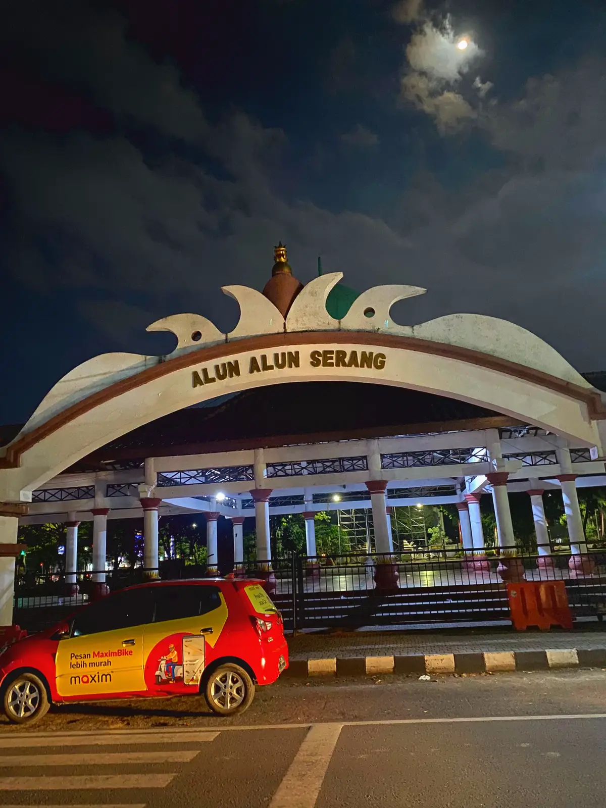 Ada apa si di serang 😊 #fypage #PlacesToVisit #placetogoserang  #alunalunserang #kotaserang 