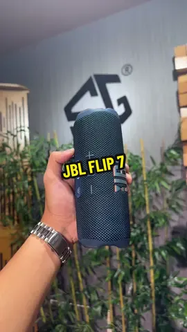 Flip 7 – nhỏ gọn như lon nước, mà sức mạnh âm thanh thì khỏi bàn! 😎🥤 #JBL #loabluetooth #saigonhd #xuhuong #tiktok 