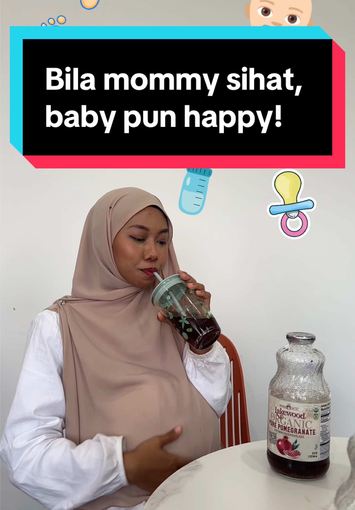 Jus delima kaya vitamin C, folate & antioksidan yang bantu sokong imun badan mommy, tingkatkan pengaliran darah, dan beri nutrisi tambahan untuk tumbesaran si manja dalam kandungan. Rasa manis-masam semula jadi, tanpa rasa bersalah — hadiah kecil setiap hari untuk mommy & baby. ❤️🍷👶