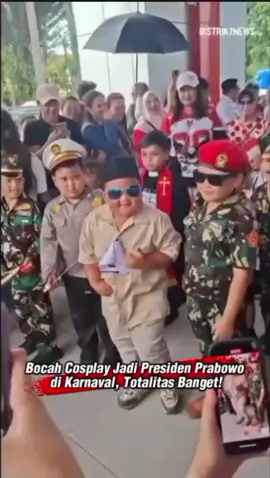 Aksi lucu seorang bocah yang totalitas cosplay menjadi Presiden Prabowo di acara karnaval sukses menarik perhatian penonton. Dengan gaya khasnya, ia tampil percaya diri di tengah keramaian. 📅 Agustus 2025 🎥 Sumber video: Instagram @shanty5661 #Prabowo #CosplayPrabowo #KarnavalIndonesia #HUTRI80 #KontenHiburan #BeritaLucu #KarnavalMerdeka #ViralIndonesia #Distrik7news