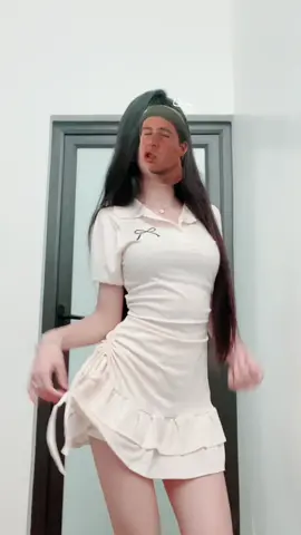 mặc cái váy bcuoi í:))