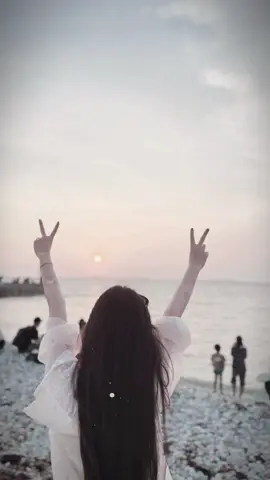 Đủ Nắng Hoa Sẽ Nở  Đủ Yêu Thương Em Sẽ Mỉm Cười ☺️