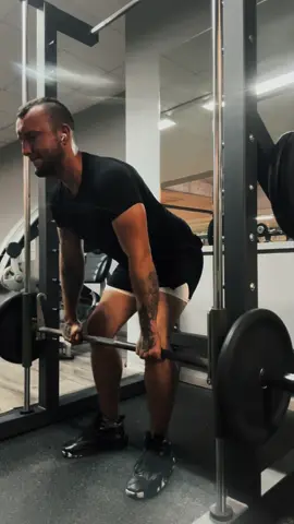 Neni nad to začít vikend ve fitness 💯😎 a jaky jsou tvé oblíbené cviky?? #Fitness #gym #workout #fitnessmotivation #muscles 