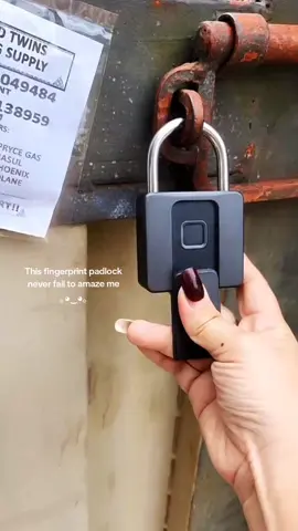 Secure your space in seconds! 🔐 This Fingerprint Gate Padlock is tough, keyless & super convenient! 💪 #TikTokFinds #FingerprintLock #GateLock #SmartSecurity 