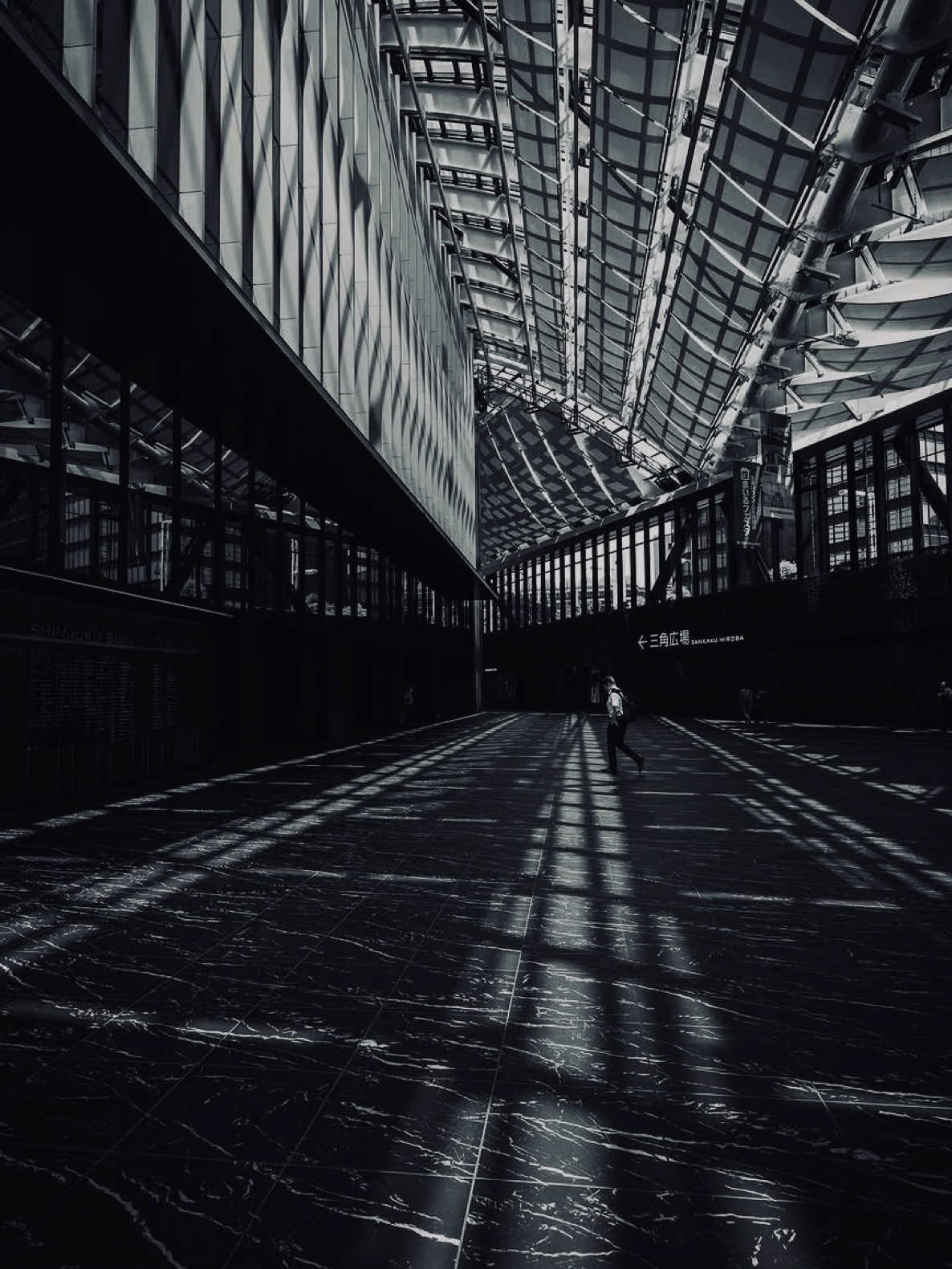 Xuất Thân Không Quan Trọng ll Thành Sơn @Thành Sơn #xuatthankhongquantrong #sbtentertainment #nhaclyrics102 #remix 