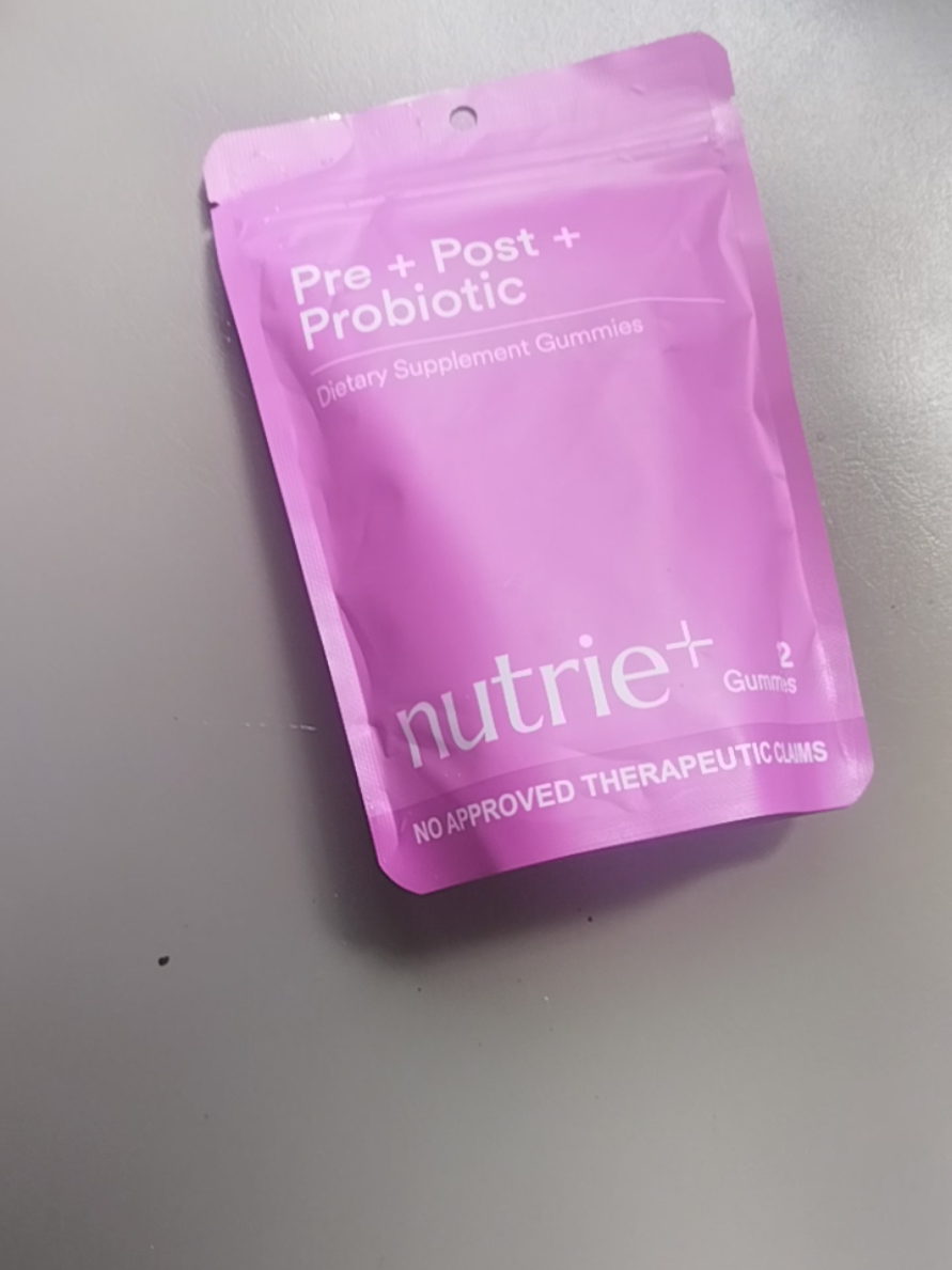 Feeding your gut with prebiotics (the food) and probiotics (the good bacteria) is a real game-changer. 🌿 Take care of your gut, and the rest of your body will thank you. ✨ #probioticsforwomen #HormoneBalance #nutriewellness #probiotics #prebiotics