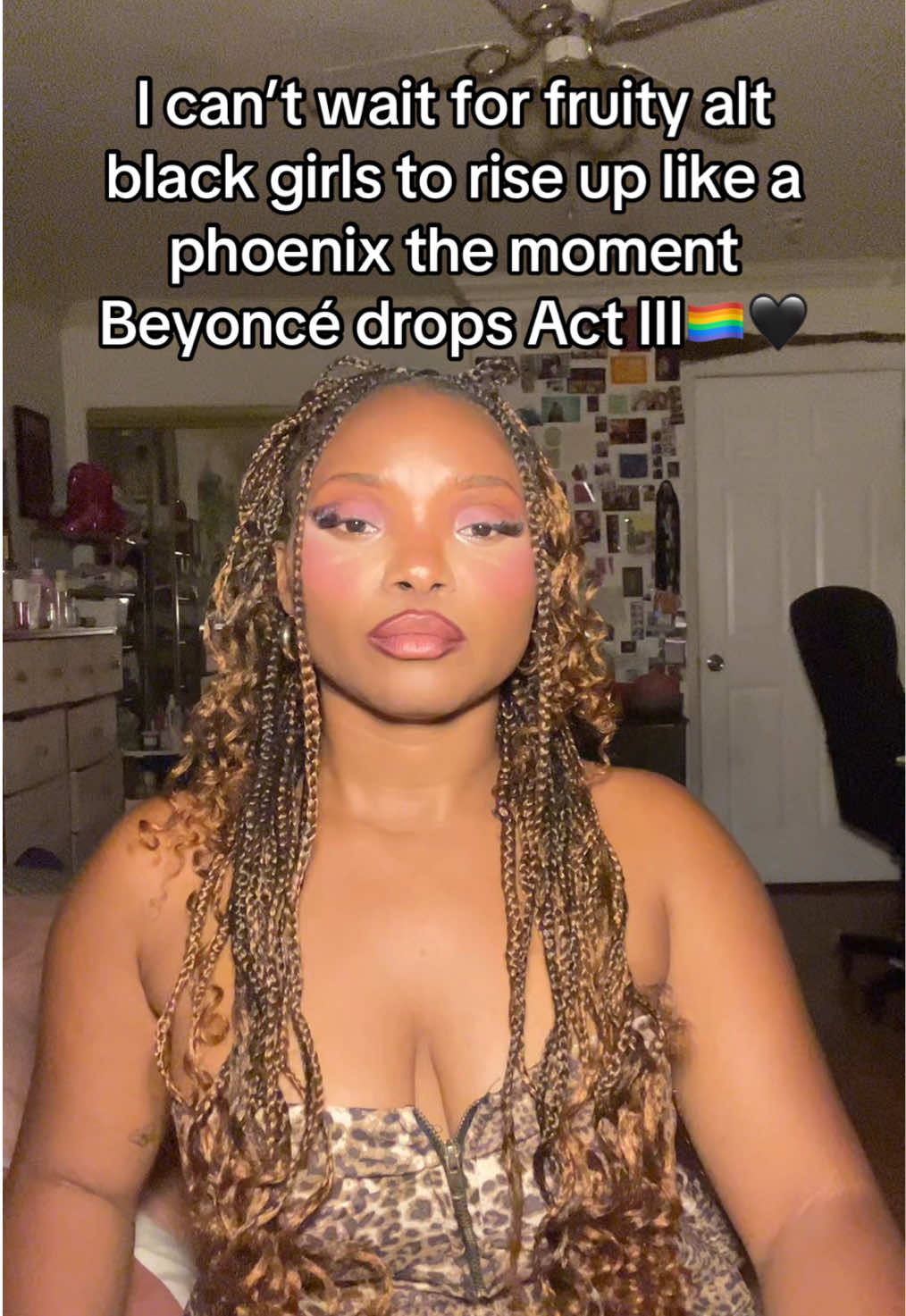 Literally cant wait for all the cool hot topic gaés to ✨shine✨ #altgirls #emogirl #blackgirl #beyonce #hottopic 