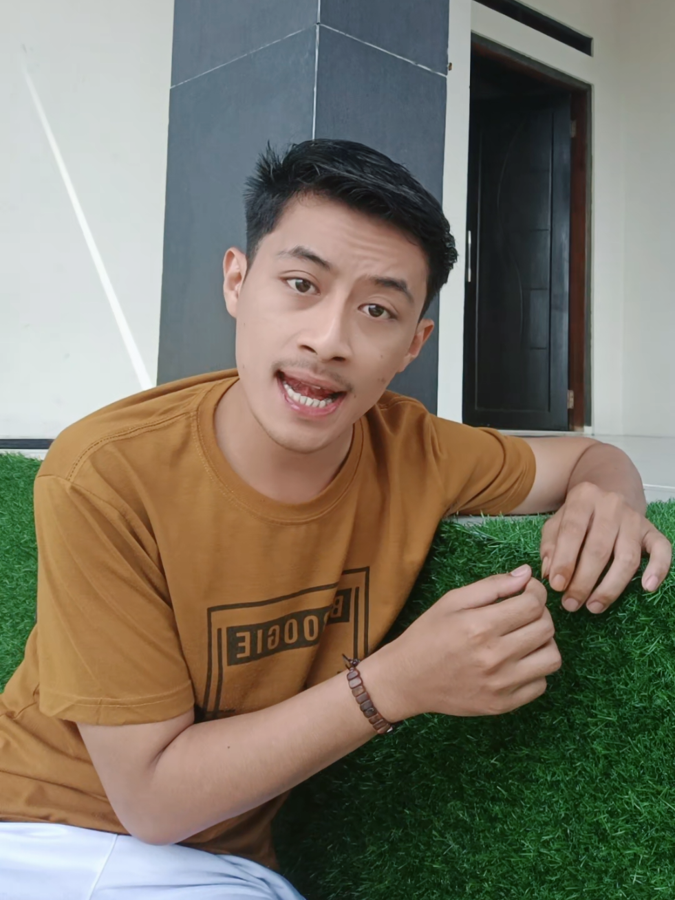 Iya juga ya 🤔🤔.. 