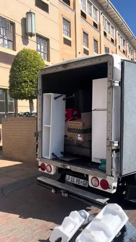 We help you move! DM on whatsapp for a free quote!  #furnitureremovals #movers #fyp #foryoupage #viral 
