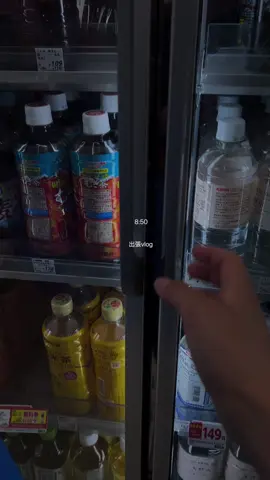 素敵なコンビニに出会えました. こんなに綺麗に並べるのは大変だったんだろうな、どのくらいかかったんでしょう. 誰かのために何かのため、自分のために努力できる人に感動してしまいます. #Vlog #日常 #生活音 #儚い #茶碗洗碗 