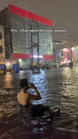 Gapapa cuma banjir kok😭✌🏻 #fyppppppppppppppppppppppp #angkringan #angkringanmedan #angkasaacoffee #lewatberandafyp 