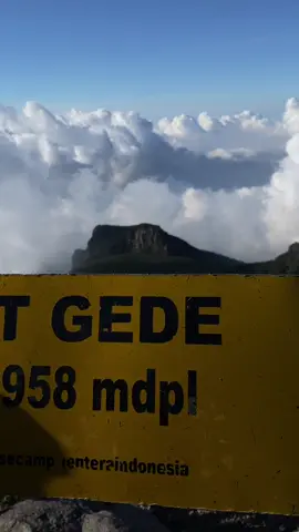 ⛰️gede . . . #CapCut #4u #fyp #gununggedepangrango #foryou 