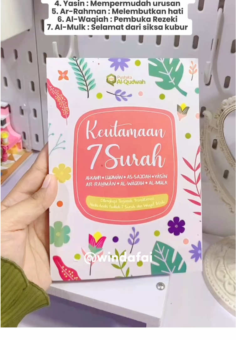 MasyaAllah... Ternyata ada 7 surat dalam Al-Qur'an yang punya keutamaan luar biasa. Bukan sekadar dibaca, tapi juga bisa jadi penyelamat dunia akhirat bila diamalkan. Yuk biasakan membaca dan mentadabburi surat- surat ini setiap hari. 1. Al-Waqi'ah = pembuka rezeki 2. Ar-Rahman = melembutkan hati 3. Yasin = mempermudah urusan 4. Al-Mulk = selamat dari siksa kubur 5. Al-Kahfi = terhindar dari fitnah Dajjal 6. Al-Lukman = diberikan 10 kebaikan 7. As-Sajdah = mendatangkan 70 kebaikan Semoga kita semua dimudahkan untuk istiqamah membaca dan mengamalkannya. Aamiin ya Rabb #keutamaansuratdalamalquran #motivasimuslimah #dakwahislam #buku7suratistimewa #buku7surahpilihan 