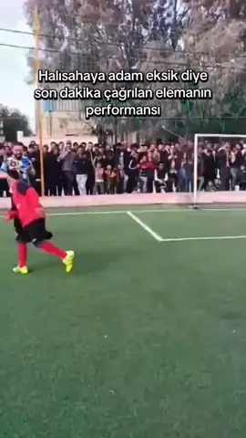 Futbolda halısahada oluyor böyle şeyler 😄 . . . . . . . #futbol #komik #halısaha #keşfet #kesfetteyiz 