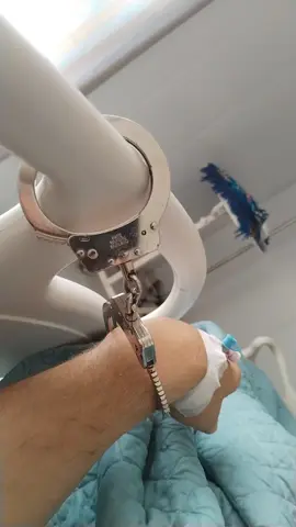الي 10 ايام بل مستشفى مريض وتعبان وتألم ومقيد لا حول ولا قوة الا بالله العلي العظيم 😔🤕