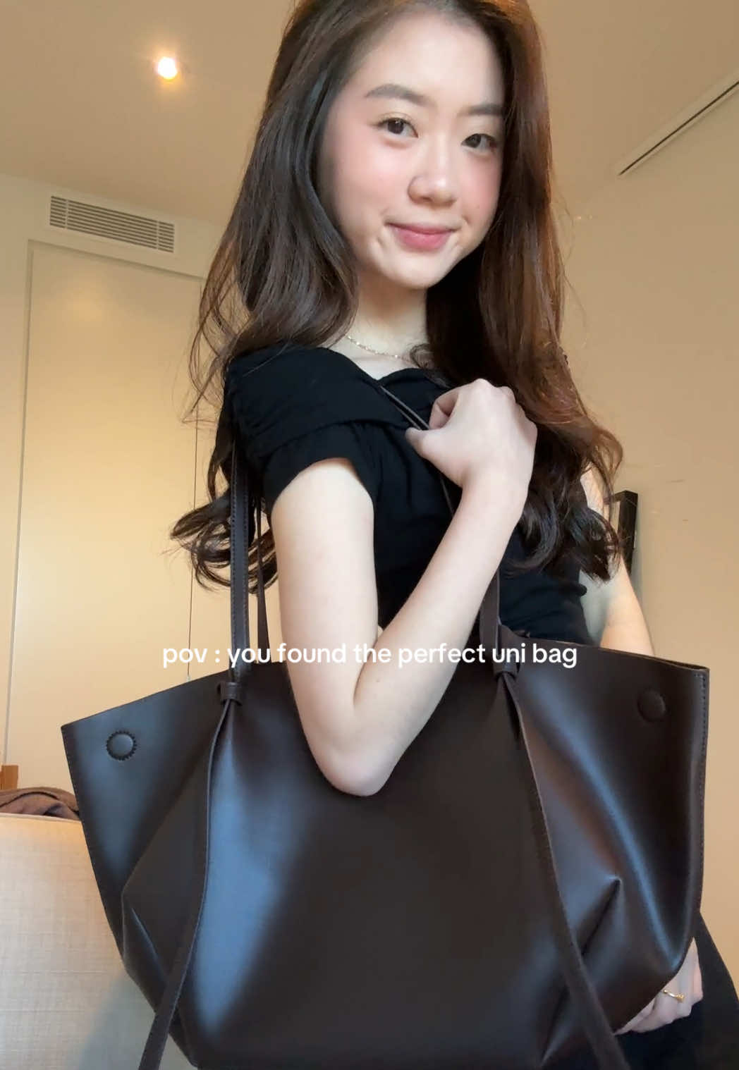 I’m obsessed with both sizes!🥹literally the perfect uni/work bag! super lightweight, durable, and so practical @CHARLES & KEITH SINGAPORE @CHARLESKEITHOFFICIAL  #imwithcharleskeith #CharlesKeithCommunity #charleskeithbag #baginspo #outfitideas #outfitinspo #workbag #unibag #callatotebag  