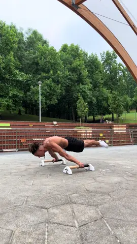 Dale duro 🔥🔥 . . . . . . . . . . #streetworkout #calishthenics #powermoves #hardwork #fullmaltese #fullplanche #advance 