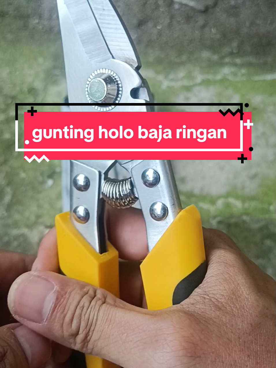 Gunting holo baja ringan premium dari deli ini memang jempolan. bahan dari carbon steel, tebal, handle nyaman. #guntingbajaringan #guntingholo 