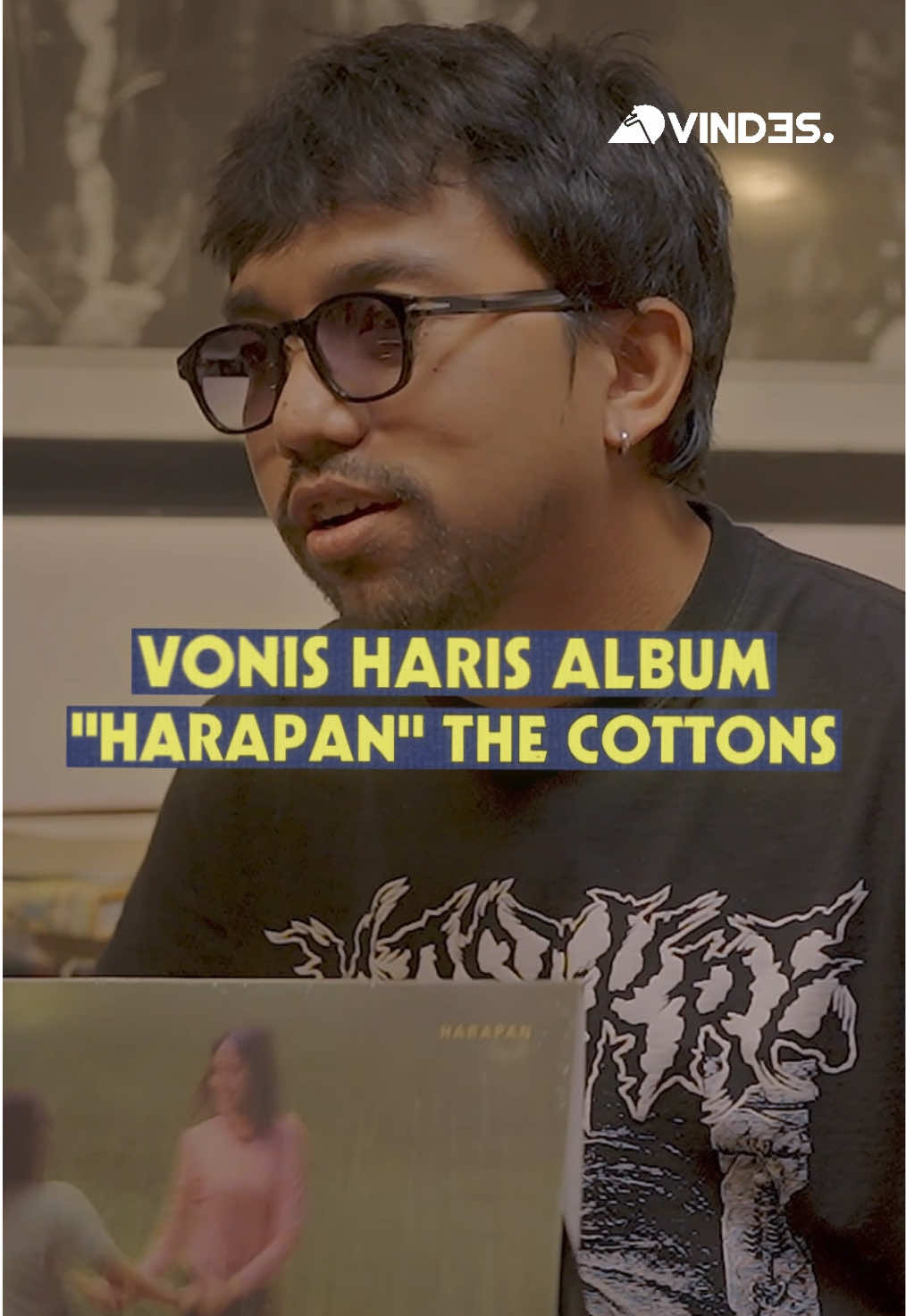 Vonis Haris Franky @Frunks mengenai Album The Cottons yang bisa dijadikan playlist weekend kamu bareng keluarga✨. Kalian bisa tonton selengkapnya VIXTAPE Episode 2 hanya di Youtube Vindes. #Vindes  #VIXTAPE 