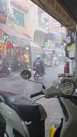 Q4 Đang Mưa Lớn Lắm , Chỗ M.N có mưa chưa ạ