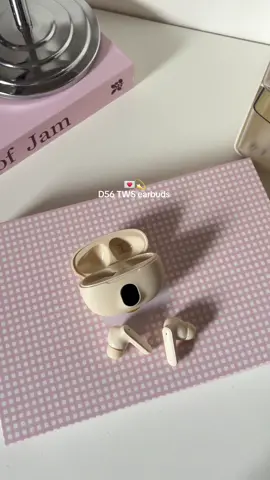Grabe ang ganda nito earbuds ✨💕 good quality ang sounds #miniearbuds #earbuds #wirelessearphone #wireless #earphones #fyp #trending #viral 