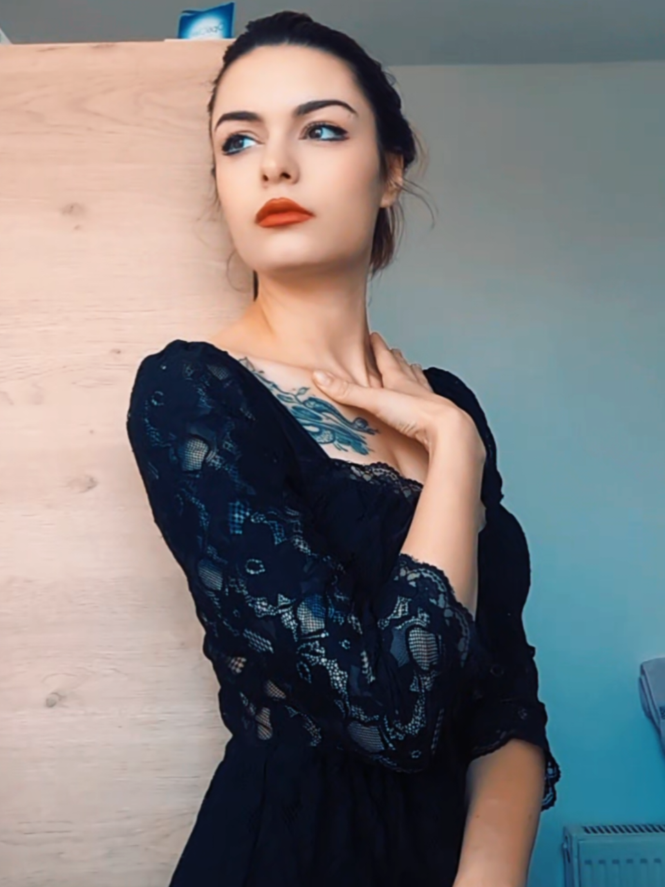 minimalistic look of the day  #femininestyle  #fyp #model #outfit #feminineenergy 