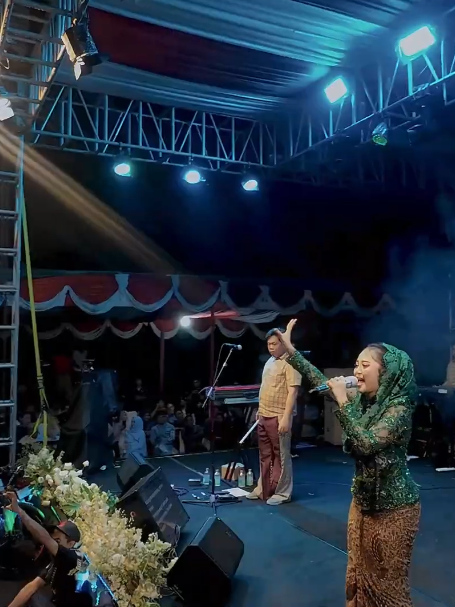 Rindu Aku Rindu Kamu Jadi satu Lagu Jadul - Silvy Kumalasari X Om Himawan  #fyp #silvykumalasari #lagujadul #rinduakurindukamujadisatu💕 #lagutempodulu 