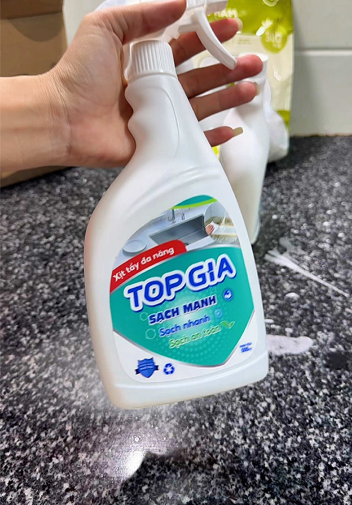 HÀNG CHẤT LƯỢNG CAO - TOPGIA ] Thùng 3 Chai Xịt Tẩy Đa Năng TOPGIA 500ml - Tẩy Sạch Mọi Vết Bẩn, Dầu Mỡ, Cặn Canxi, Mảng Bám Trên Gạch, Inox, Kính, Nhựa - Dùng Cho Nhà Bếp, Toilet, Nhà Tắm, An Toàn Không Ăn Mòn - Topgiaclean #xittaydanang #vesinhdungcudanang #topgiaclean #huongtichcuc74 #huongchiase74 