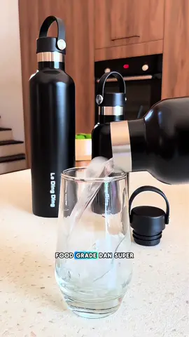 warna hitam gk pernah gagal #tumblerstainlesssteel #tumblertahanpanas #tumblermurah 