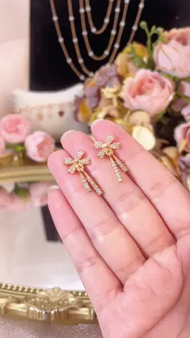 Niah saran buat jadiin gift auto sukaa. Tag atau Bestie kamu🤩 250815 lm938 1#earrings #cantik #outfitideas #GajianSale #giftideas 