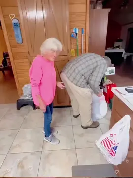 Funny moments between old couples #funny #funnyvideos #funnymoments #life #couple 