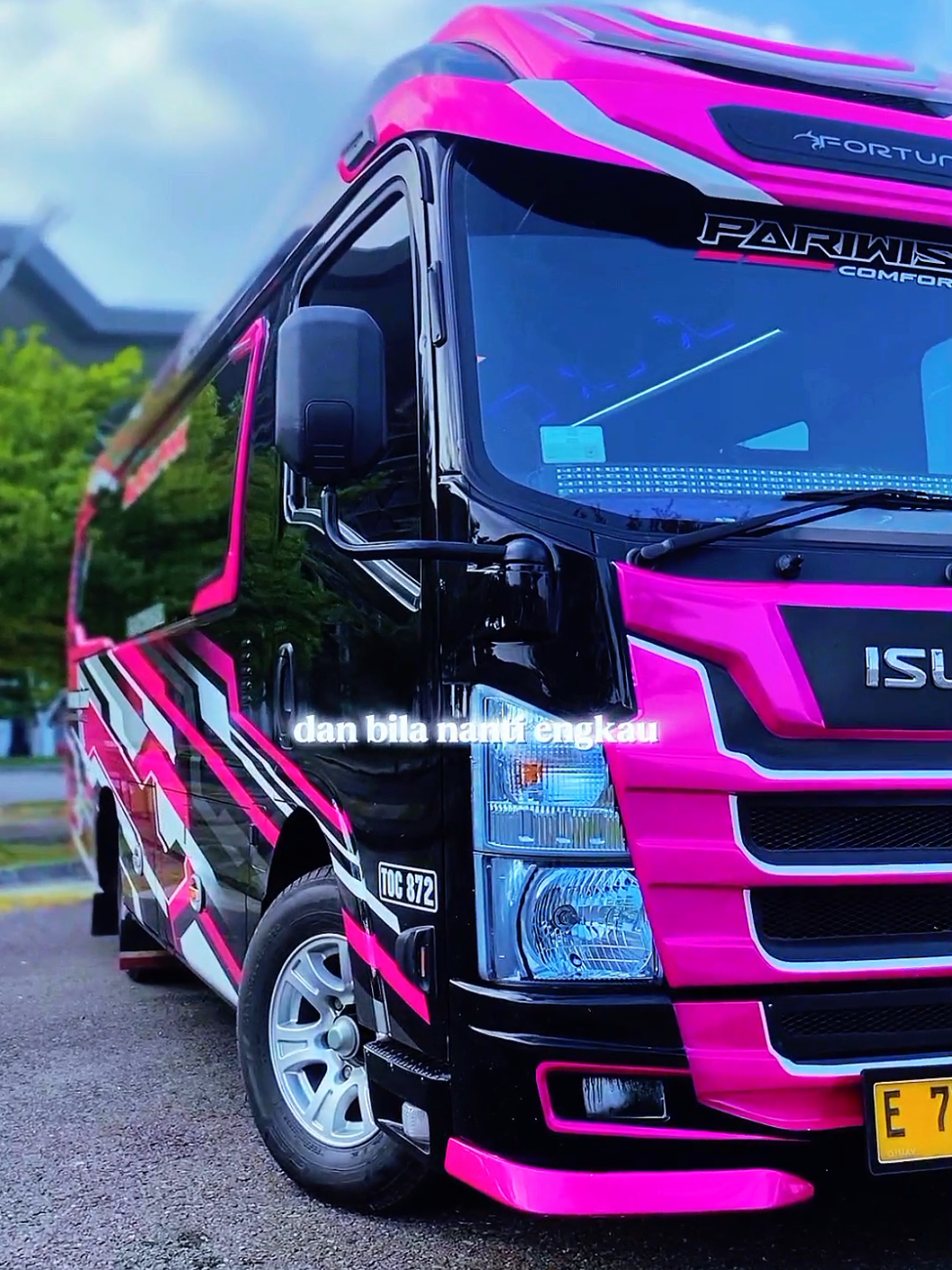 Ini Ganteng / Cantik geyzt ? 🫠🤔 Pinky Edition 21 Seat By Hartono Putra Karoser 🩷 #sewaelfmurah #fortisfortunaadiuvat #majalengkapride🏴‍☠️ #fypage #masukberandamuu 