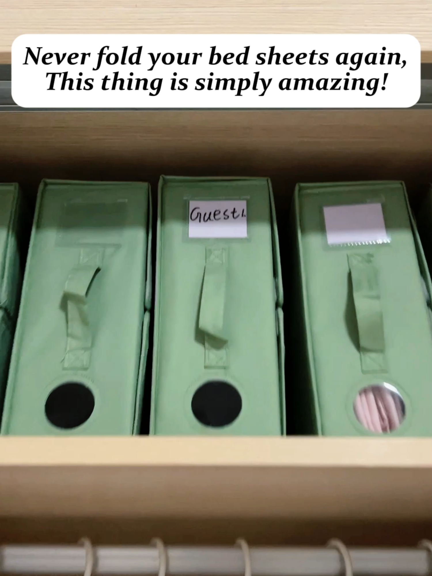 Never fold your bed sheets again, this thing is simply amazing!#foryoupage #fyp #TikTokShopBacktoSchool #tiktokshopfinds #tiktokshop #OrganizingHacks #closetcosplay #HomeOrganizer #tiktokshoprestock #ttslevelup #blankets #storagebox #bedroom #bedSheet #LifeHacks #organizedhome #Bedsheet #linencloset