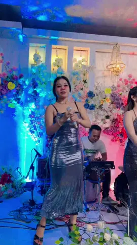 simpatikan moas 🤘🏻 @mas.iip.kendang @deddy.keyboard @sherlyanggel2  #bahteracinta #mc #biduandangdut #electone #dangdut 