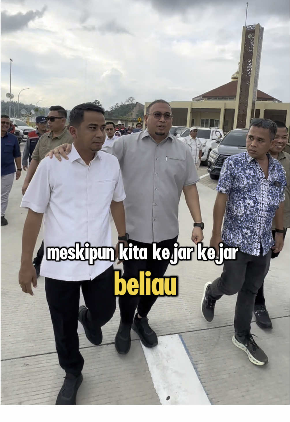 Setelah semua tahapan perencanaan dan proses verifikasi yang kita lalui pada balai jalan nasional kementrian PUPR untuk lanjutan pembangunan jalan lingkar utara Kota Solok, Alhamdulillah kita diperjuangkan untuk masuk anggaran pembangunannya pada Inpres jalan daerah. Kami ucapkan terimakasih kepada Bapak @andre_rosiade dan Bapak @zigorolanda dari komisi V DPR RI yang telah membantu warga Kota Solok, mohon doakan perjuangan ini membuahkan hasil terbaik…Aamiin. #ramadhanikiranaputra  #kotasolok 