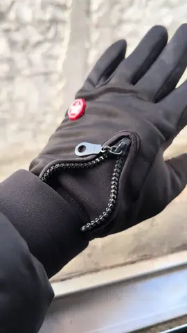 “Enfrente o frio intenso com estilo e segurança! 🥶🧤 Luva Touch térmica, antiderrapante e ajustável — perfeita para moto ou bike no inverno! 🚀🏍️🚴‍♂️ #LuvaMotoqueiro #LuvaTouch #LuvaTérmica #Antiderrapante #FrioIntenso     ”