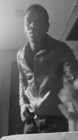 Rien de bon pour commencer là journée histoire de transmettre la bonne humeur...🇬🇦🙃#tiktokgabon🇬🇦tiktok #tiktokfrance🇨🇵 @Lascora_Lo_Styliste 