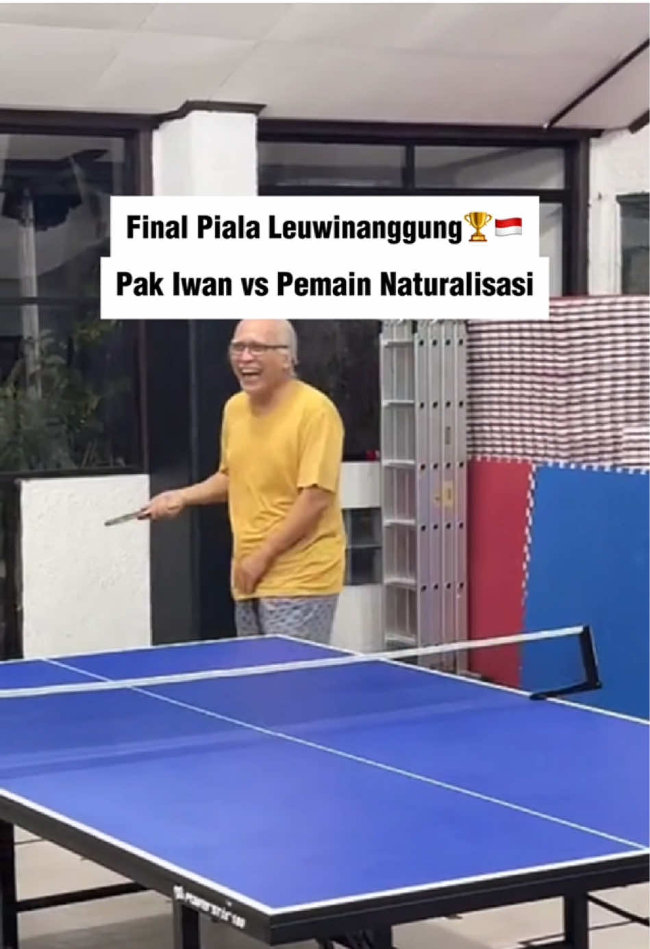 FINAL PIALA LEUWINANGGUNG🏆 Juara bertahan kita Pak Iwan kalah di final PingPong piala leuwinanggung guys, tapi tetep juara di hati kita ya Pak Iwan *eaaaakkk hahahaha😂🤣 Di tempat kalian lomba 17 agustusannya ngapain aja nih?? coba tulis dikomentar guys 🇮🇩😁 #iwanfals #pingpong #kemerdekaanindonesia🇮🇩 