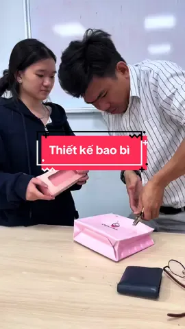 Back to school... môn Thiết kế bao bì chưa bao giờ là dễ dàng, nhưng các bạn được chính tay mình tự thiết kế 1 brand mình yêu thích, biết die-cut làm sao, các cấp bao bì và bộn tiền để in lạiiiiiii 😂😂😂 #packaging #design #student 