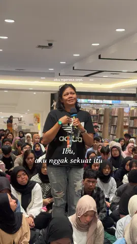 buku ibu udah ada di showcase aku ya #ibuakunggaksekuatitu 