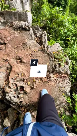 Batu2 sepanjang hiking cantik2 #gunungkeriang #Hiking #hikingadventures 
