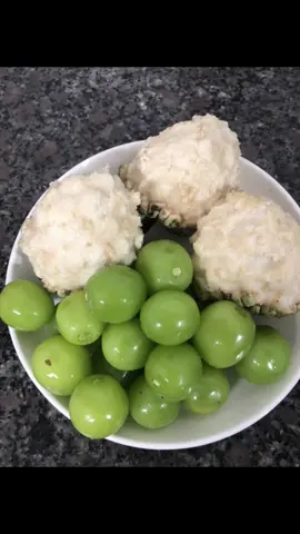 Chân thành mời anh ăn trái cây nha.😒🤣🍎#xuhuongtiktokk 