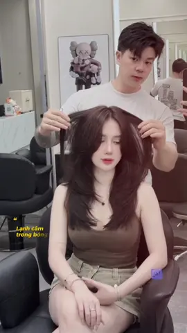 Thuận lợi thì mình bên nhau,  còn không thuận lợi thì nhìn nhau bên người khác...🤣#tiktoklive #fypシ゚viral #trending #xuhuongtiktok #gáixinh 