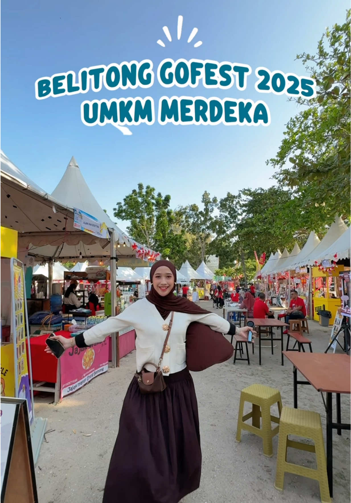 🎉 Hai hai guys! Aku lagi seru-seruan di pembukaan Belitong GOFEST UMKM MERDEKA 2025 di Pantai Tanjung Pendam! 😍 Baru hari pertama aja vibes-nya udah pecah banget! Bazar UMKM, lomba seru, fun run, fashion show, musik kece, sampai DJ yang bikin joget auto on! 🔥🎶 📅 15–19 Agustus 2025 📍Pantai Tanjung Pendam, Belitung Ajak semua orang tersayang kamu & rasain sendiri serunya petualangan kuliner, seni, dan UMKM lokal yang keren-keren! See you di GOFEST! 💃✨ @belitong.gofest #GOFEST2025 #UMKMMerdeka #BelitongFest #SupportLokal #pantaitanjungpendam 