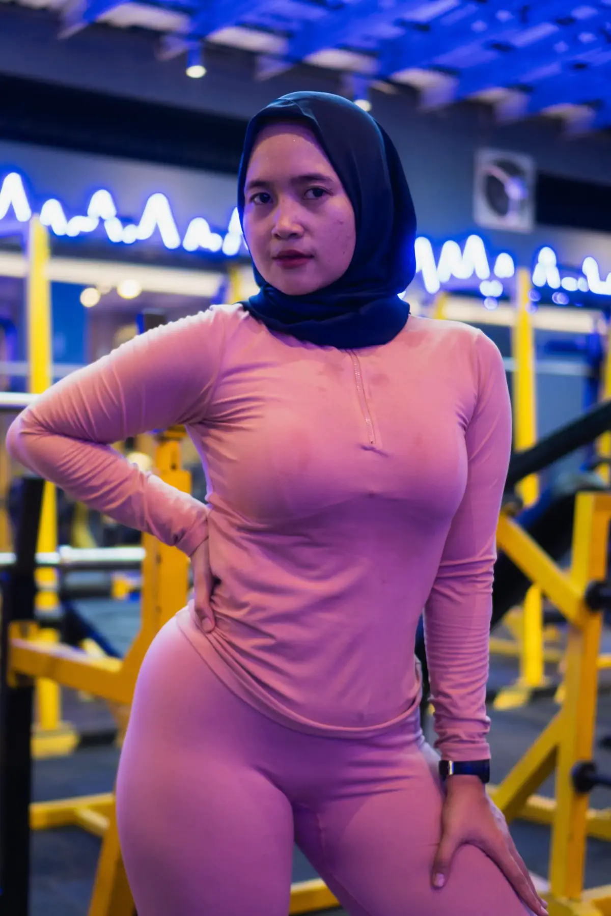 Bench press? No, babe… I’m here to bench impress 💕