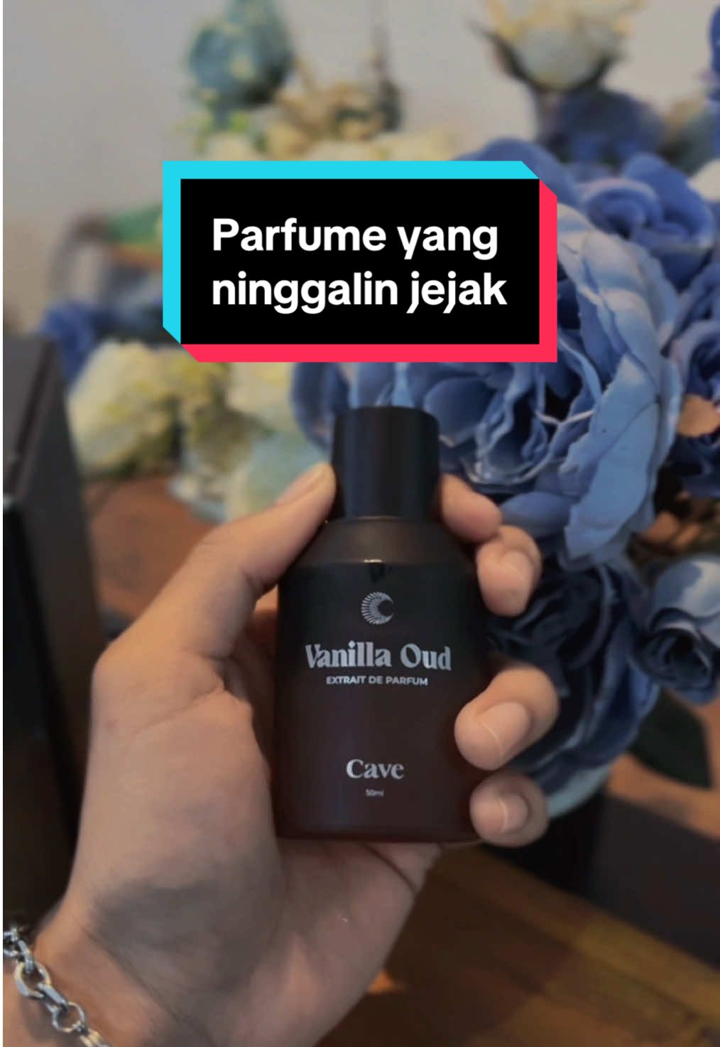Rekomendasi parfume awet yang ninggalin jejak, bisa tahan 8-12 jam hanya dengan sekali slash… #cave #parfumevanila #tekomendasiparfum #fyp #parfumeawet 