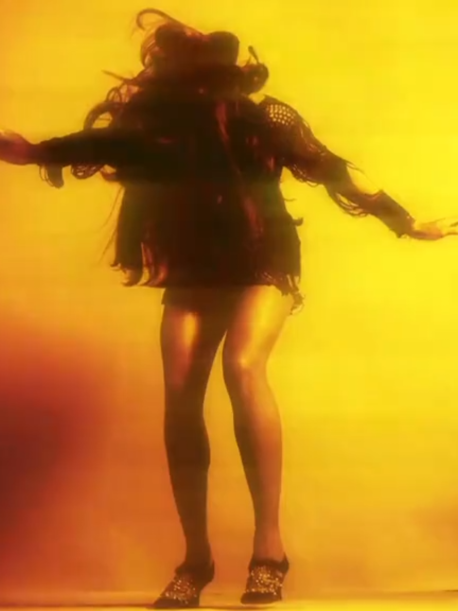 the last shadow puppets - the element of surprise #alexturner #mileskane #thelastshadowpuppets #tlsp #theelementofsurprise #arcticmonkeys #am #everythingyouvecometoexpect #edit #aesthetic #yellow #nickiminajisthatyou #fyp #foryoupage #onthisday 