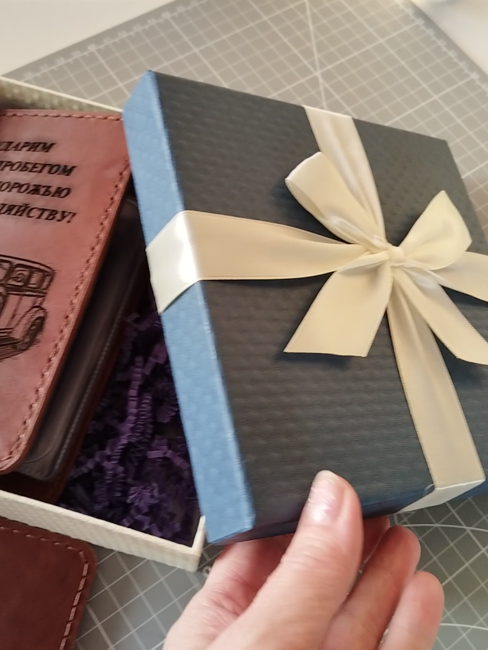 Обложка для водительского удостоверения и паспорта. Гравировка по желанию заказчика.#аксессуарыручнойработыручнойработы #сумкиручнойработы #сумкиизнатуральнойкожи #подарокнаденьрождения 